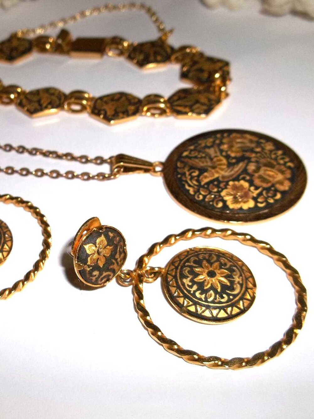 Vintage Damascene Costume Jewelry Set Japanese Style Gold Black Bird Flower D548 - Picture 8 of 8